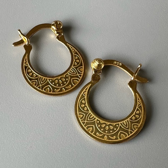 14k Gold Patterned Small Hoops - Picture 7 of 7